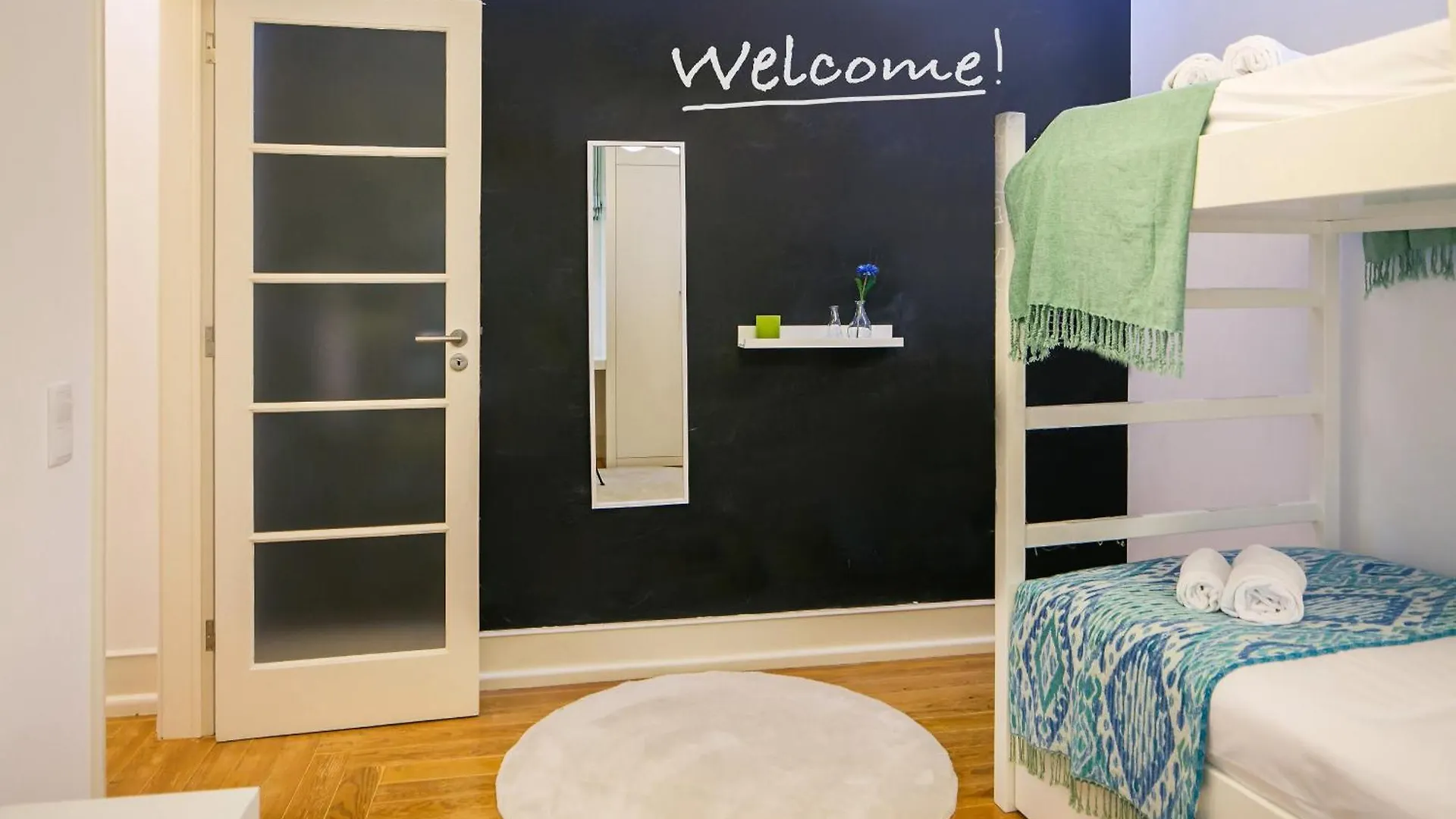 Apartament With A Terrace In The Heart Of Lisbon, 300