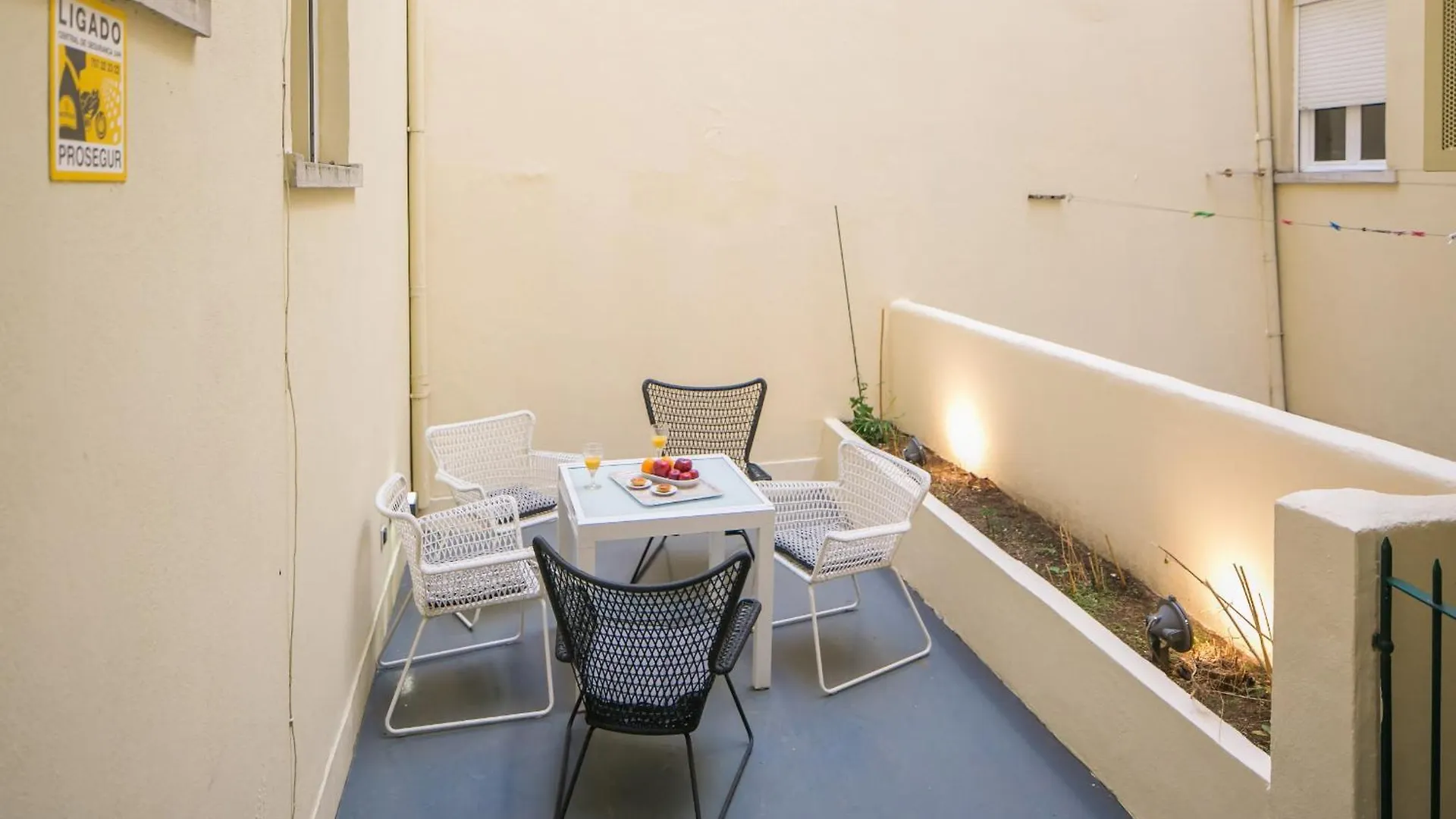 Διαμέρισμα Apartament With A Terrace In The Heart Of Lisbon, 300 Πορτογαλία